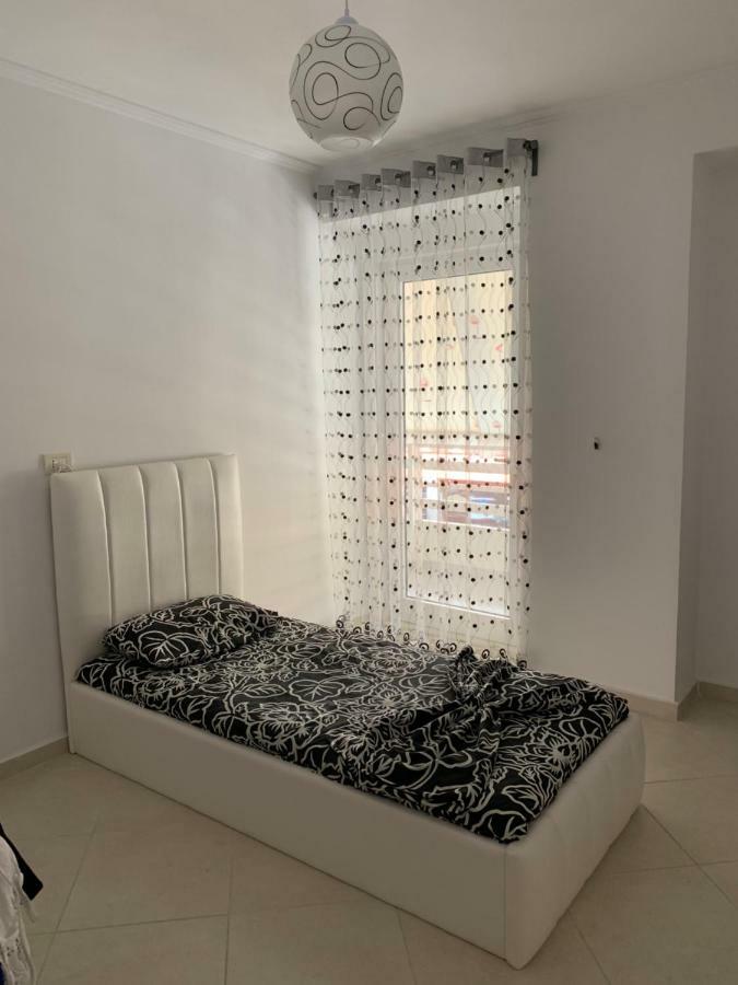Marinela Apartment Sarandë Buitenkant foto
